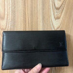 Auth Louis Vuitton Epi long Trifold wallet